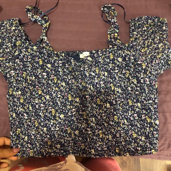 Floral off the shoulder crop top - Picture 1 of 3